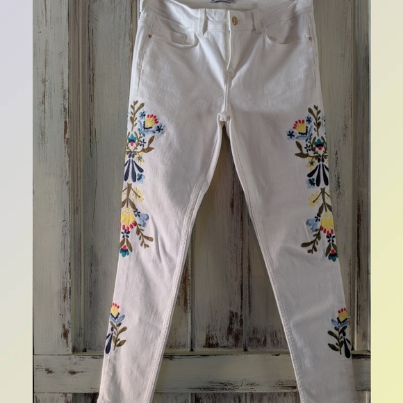 Zara Embroidered White Denim - Picture 5 of 7